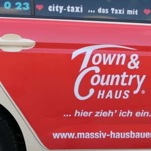 Town & Country Haus mit Adresse der Website